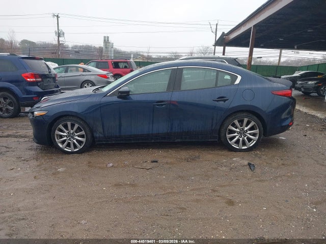 44519401 :رقم المزاد ، 3MZBPADL4NM312001 vin ، 2022 Mazda Mazda3 Premium مزاد بيع