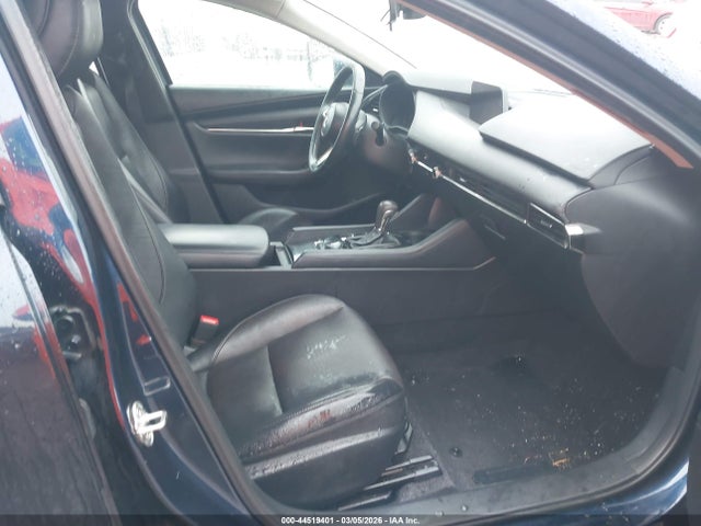 44519401 :رقم المزاد ، 3MZBPADL4NM312001 vin ، 2022 Mazda Mazda3 Premium مزاد بيع