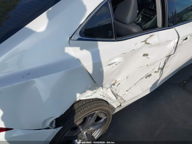 44519492 :رقم المزاد ، JTHBA1D28H5061200 vin ، 2017 Lexus Is 200t مزاد بيع