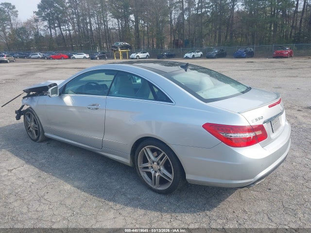 2011 MERCEDES-BENZ E 550 WDDKJ7CB9BF098382 Photo 2