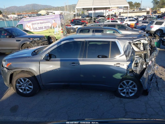 1GNERFKWXKJ118061 Chevrolet Traverse Ls