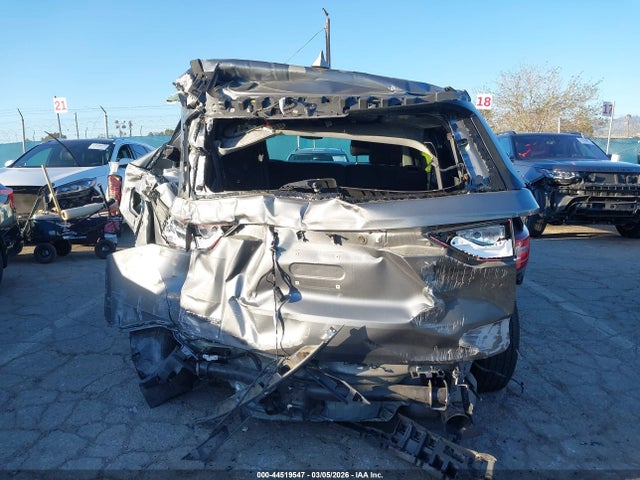 1GNERFKWXKJ118061 Chevrolet Traverse Ls