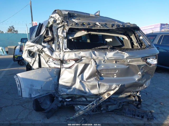 1GNERFKWXKJ118061 Chevrolet Traverse Ls