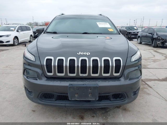 1C4PJLCS3FW601886 Jeep Cherokee Latitude
