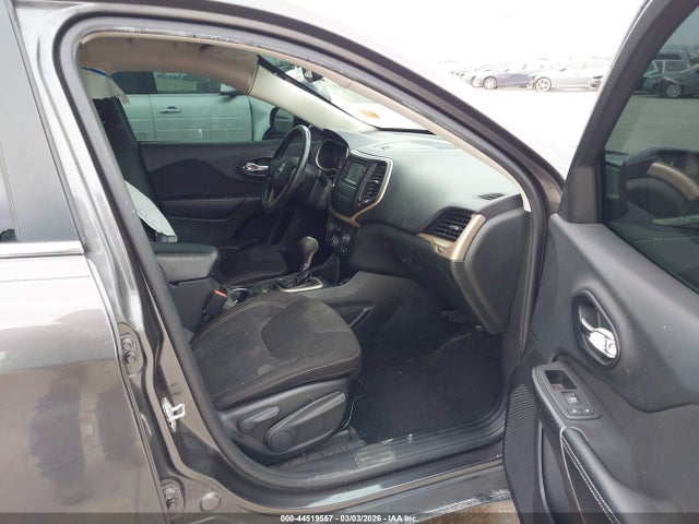 1C4PJLCS3FW601886 Jeep Cherokee Latitude