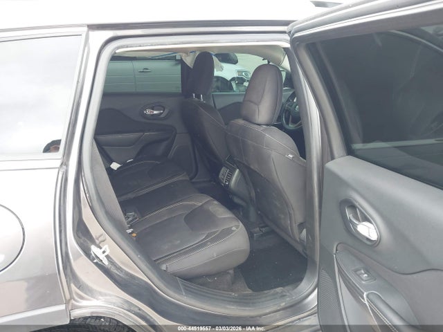 1C4PJLCS3FW601886 Jeep Cherokee Latitude