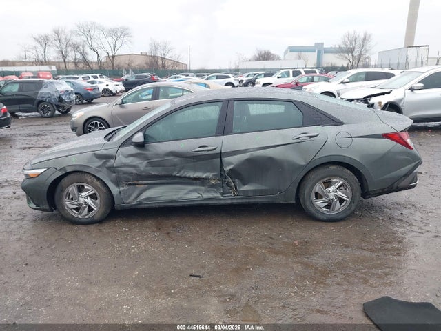 KMHLL4DGXSU865469 Hyundai ELANTRA SE