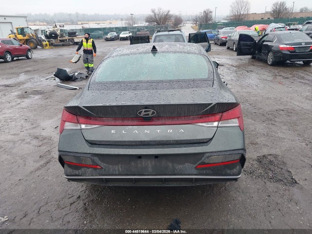 KMHLL4DGXSU865469 Hyundai ELANTRA SE