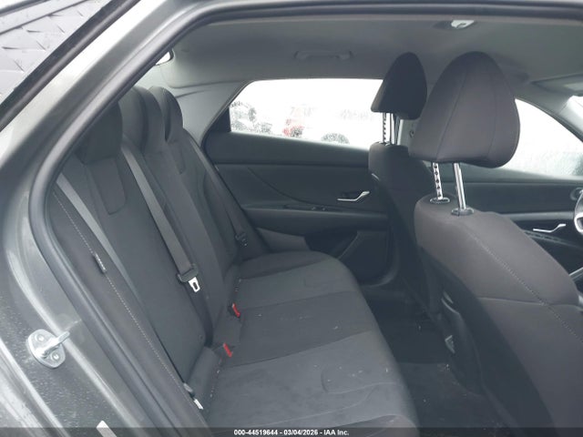 KMHLL4DGXSU865469 Hyundai ELANTRA SE