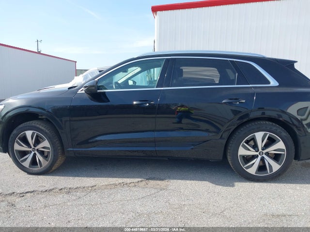 Продажа на аукционе авто 2024 Audi Q8 E-tron Premium Plus Quattro, vin: WA15AAGE6RB061388, номер лота: 44519687