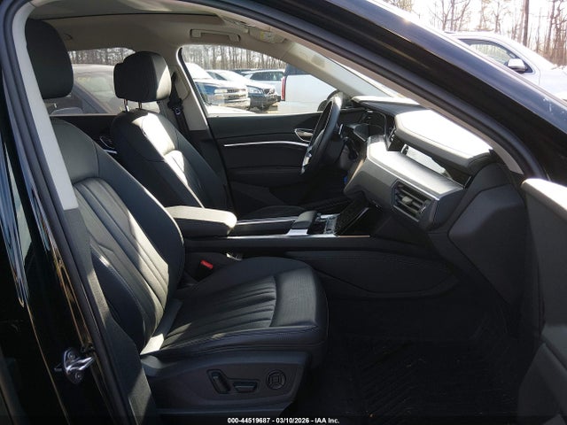 Продажа на аукционе авто 2024 Audi Q8 E-tron Premium Plus Quattro, vin: WA15AAGE6RB061388, номер лота: 44519687