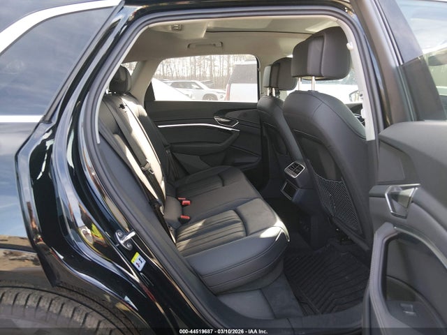 Продажа на аукционе авто 2024 Audi Q8 E-tron Premium Plus Quattro, vin: WA15AAGE6RB061388, номер лота: 44519687