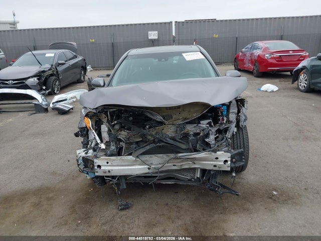 4T1B21HK0JU006921 Toyota Camry Hybrid Se
