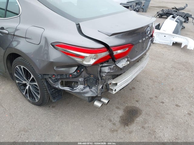 4T1B21HK0JU006921 Toyota Camry Hybrid Se