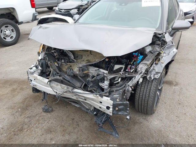 4T1B21HK0JU006921 Toyota Camry Hybrid Se