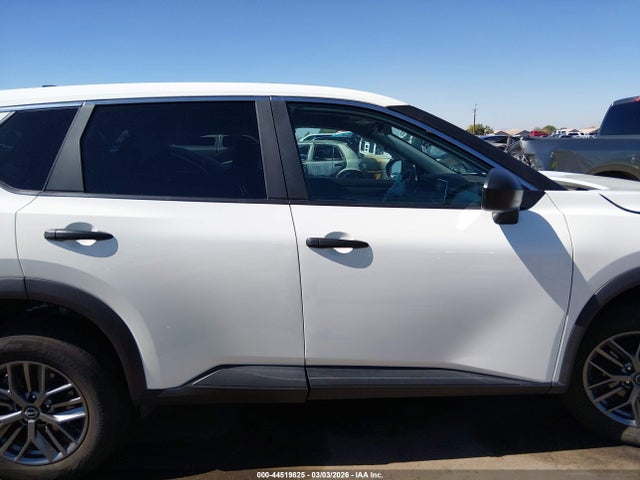 5N1BT3AB4PC802038 Nissan Rogue S Intelligent Awd