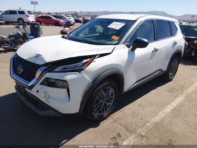 5N1BT3AB4PC802038 Nissan Rogue S Intelligent Awd