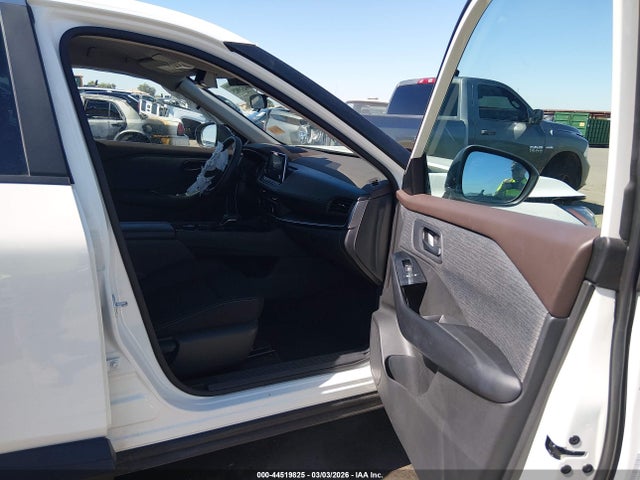 5N1BT3AB4PC802038 Nissan Rogue S Intelligent Awd