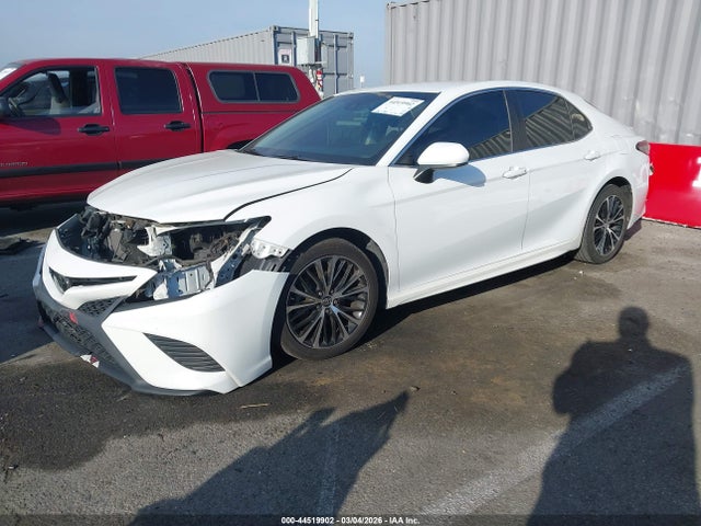 Toyota CAMRY SE 2018 4T1B11HK3JU086248 Image 2