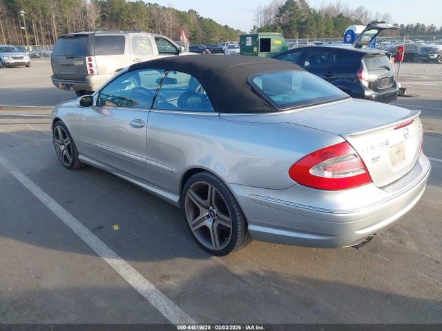 2005 MERCEDES-BENZ CLK 500 WDBTK75J85F149518 Photo 2