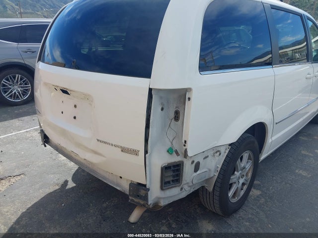 2010 Chrysler Town & Country Touring მანქანა იყიდება აუქციონზე, vin: 2A4RR5D18AR198647, აუქციონის ნომერი: 44520083