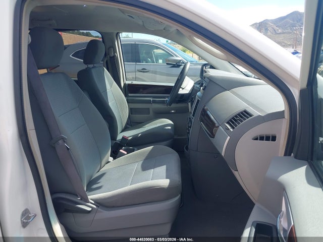 2010 Chrysler Town & Country Touring მანქანა იყიდება აუქციონზე, vin: 2A4RR5D18AR198647, აუქციონის ნომერი: 44520083