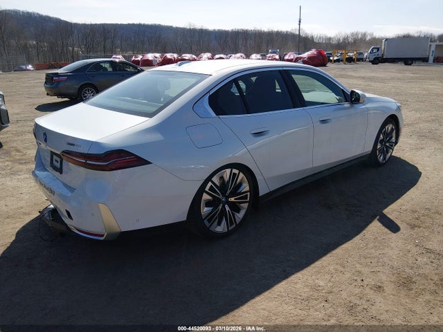 2025 Bmw I5 Xdrive40 მანქანა იყიდება აუქციონზე, vin: WBY13HG00SCT75368, აუქციონის ნომერი: 44520093