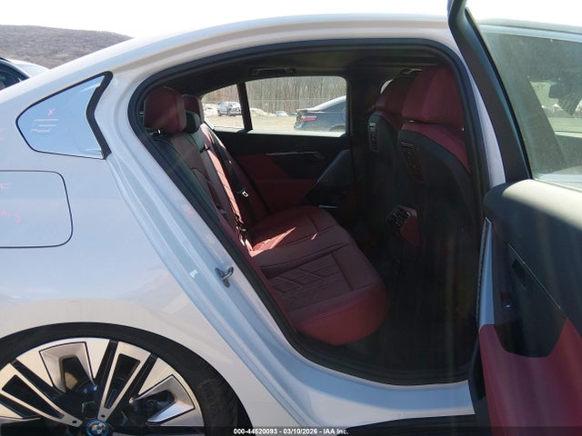 2025 Bmw I5 Xdrive40 მანქანა იყიდება აუქციონზე, vin: WBY13HG00SCT75368, აუქციონის ნომერი: 44520093