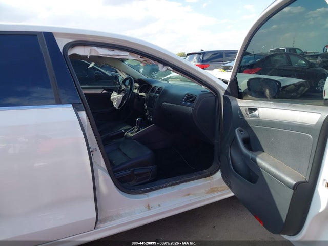 3VWD17AJ5FM421391 Volkswagen Jetta 1.8t Se