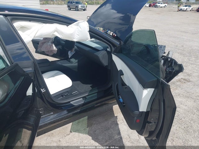 2025 TESLA MODEL 3 5YJ3E1EA8SF011774 Photo 4
