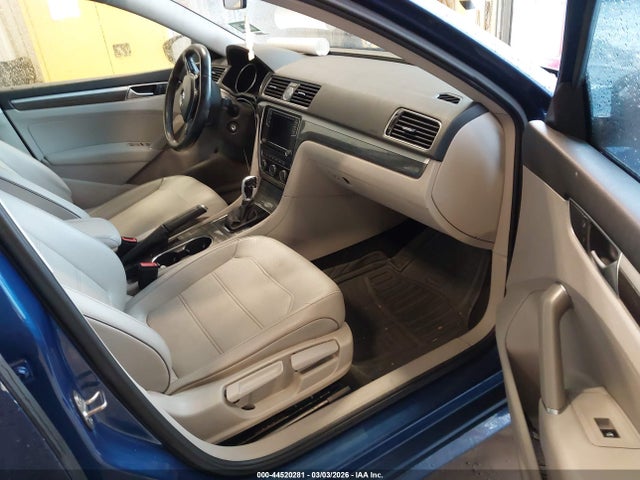 Aukcja sprzedaży 2016 Volkswagen Passat 1.8t Se, vin: 1VWBS7A3XGC029421, numer aukcji: 44520281