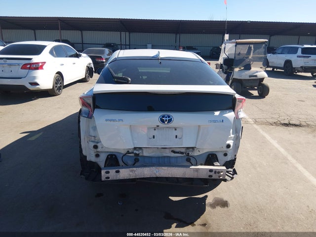 Toyota Prius Three 2016 JTDKARFU8G3002107 Image 17