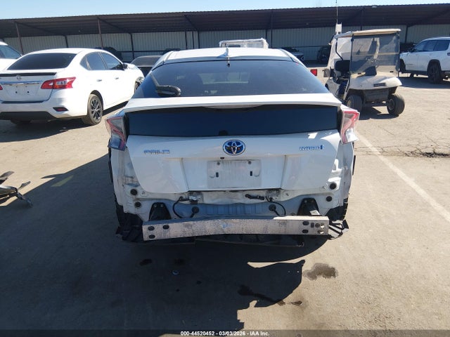Toyota Prius Three 2016 JTDKARFU8G3002107 Image 18
