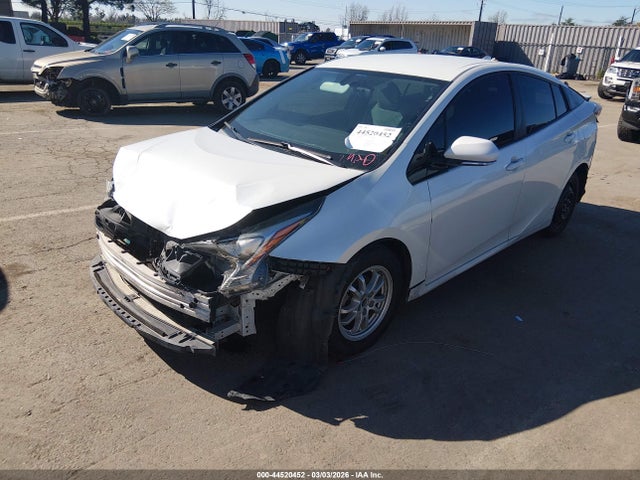 Toyota Prius Three 2016 JTDKARFU8G3002107 Image 2