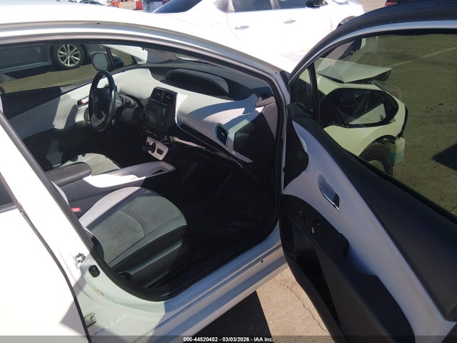 Toyota Prius Three 2016 JTDKARFU8G3002107 Image 5