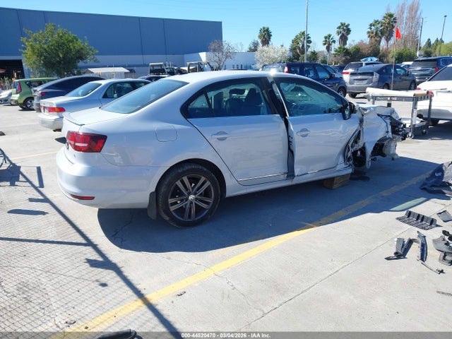 3VWL17AJ7JM241446 Volkswagen Jetta 1.8t Sel