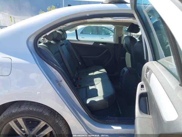 3VWL17AJ7JM241446 Volkswagen Jetta 1.8t Sel