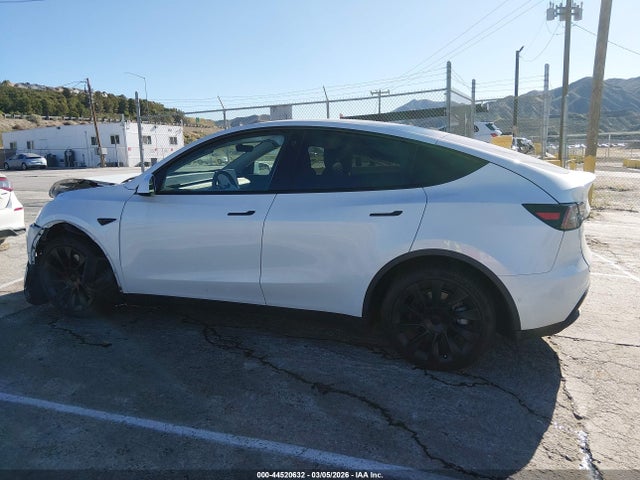 44520632 :رقم المزاد ، 5YJYGDEE2MF274608 vin ، 2021 Tesla Model Y Long Range Dual Motor All-wheel Drive مزاد بيع