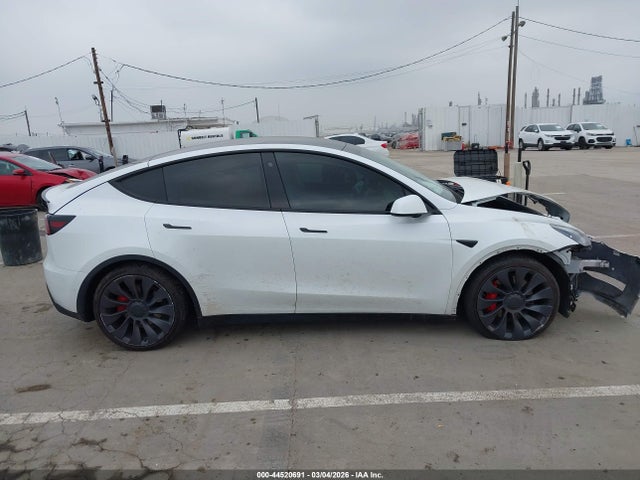 7SAYGDEF4NF344333 Tesla Model Y Performance Dual Motor All-wheel Drive