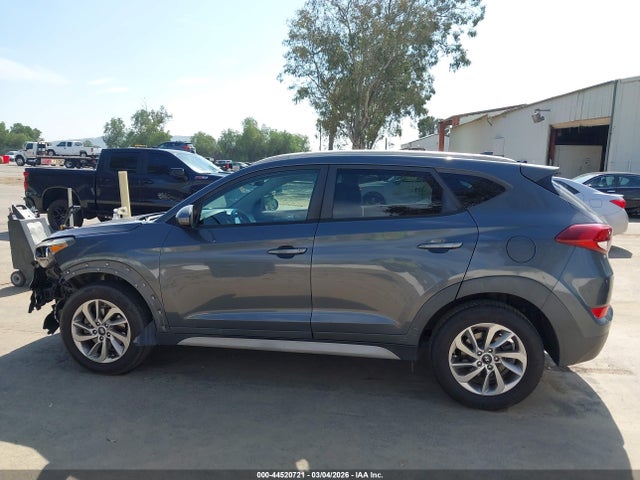 KM8J33A48JU723647 Hyundai TUCSON SEL