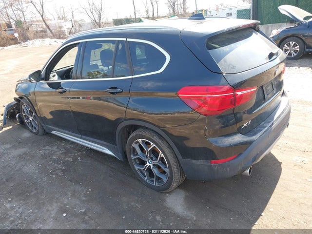 2021 BMW X1 WBXJG9C08M3M66055 Photo 2