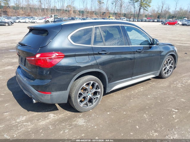 2021 BMW X1 WBXJG9C08M3M66055 Photo 3