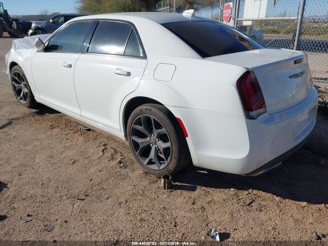 2021 CHRYSLER 300 2C3CCABG7MH636974 Photo 2