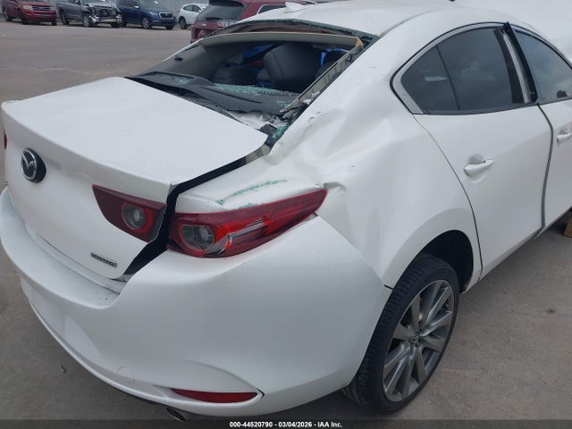44520790 :رقم المزاد ، 3MZBPADL2NM314510 vin ، 2022 Mazda Mazda3 مزاد بيع