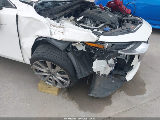 44520790 :رقم المزاد ، 3MZBPADL2NM314510 vin ، 2022 Mazda Mazda3 مزاد بيع