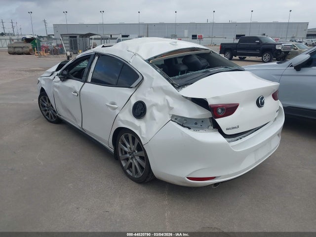 44520790 :رقم المزاد ، 3MZBPADL2NM314510 vin ، 2022 Mazda Mazda3 مزاد بيع