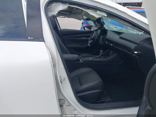 44520790 :رقم المزاد ، 3MZBPADL2NM314510 vin ، 2022 Mazda Mazda3 مزاد بيع