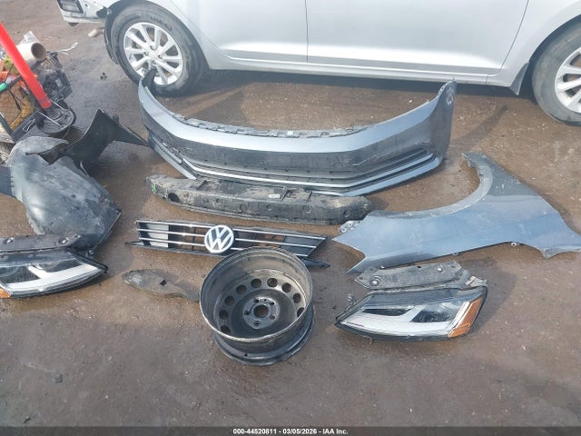 44520811 :رقم المزاد ، 3VW2B7AJ3HM272650 vin ، 2017 Volkswagen Jetta 1.4t S مزاد بيع