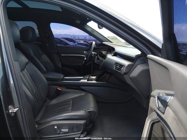 WA1VAAGE3KB008377 Audi E-tron Premium Plus