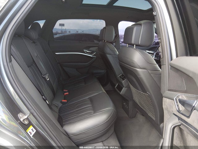 WA1VAAGE3KB008377 Audi E-tron Premium Plus